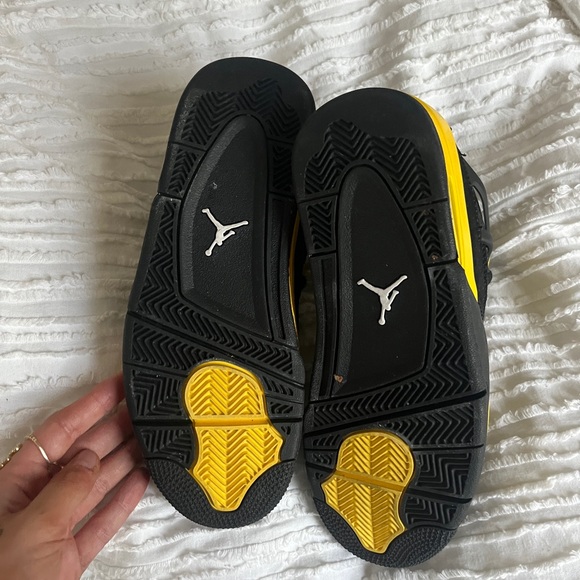 Jordan 4 thunders - Picture 3 of 4